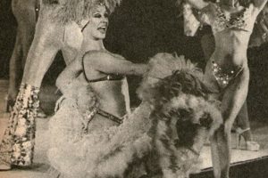 LYNN ALLISON teatro comico 1976